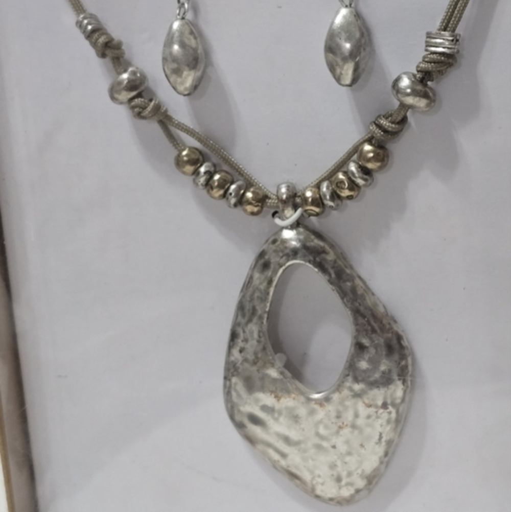 The Sak Hammered Silver Tone Beaded z Pendant Necklace and Earrings New!‎ - Picture 4 of 7
